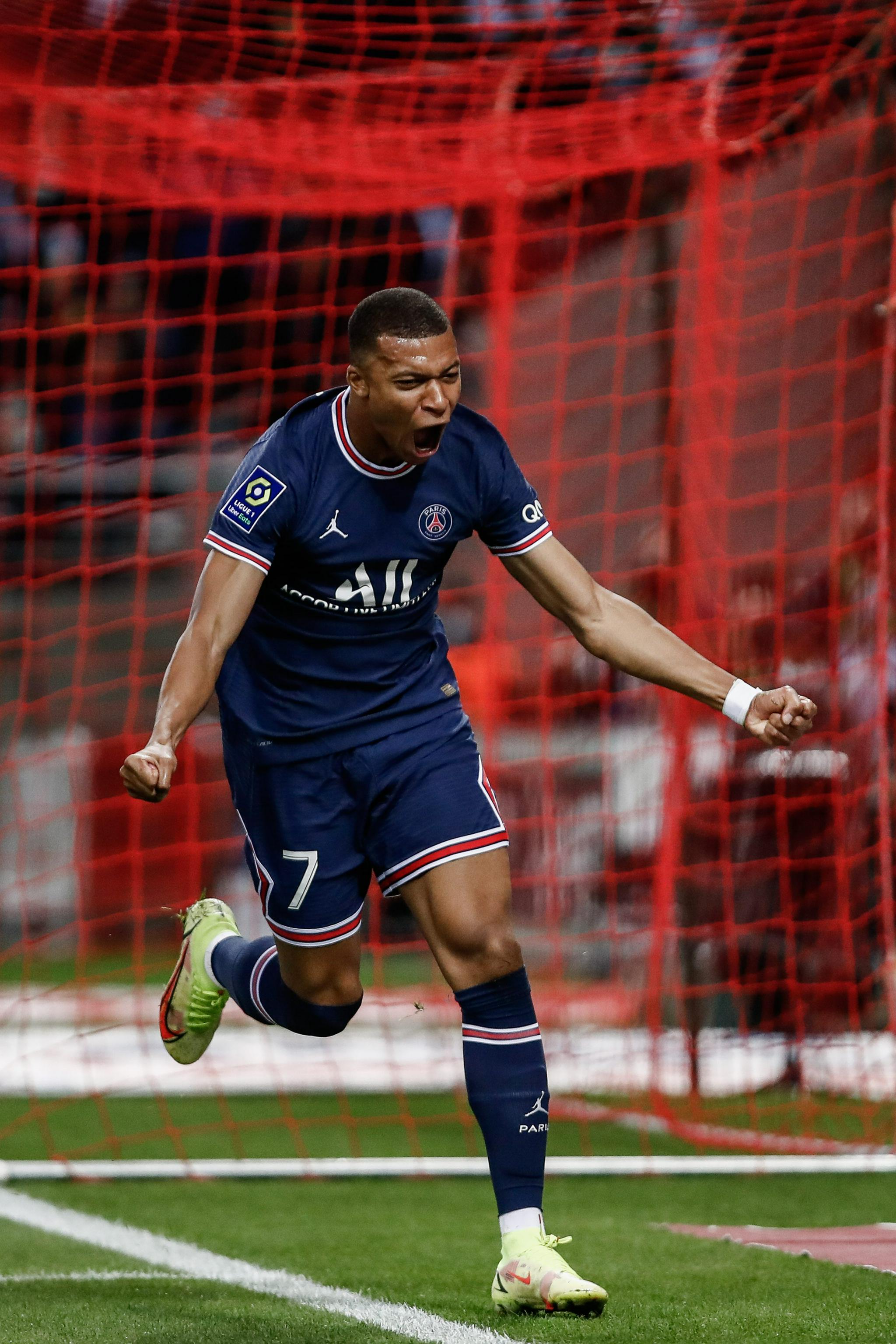 外媒评世界杯百大球星：姆巴佩领跑，哈兰德第2，梅西第8，C罗仅列25