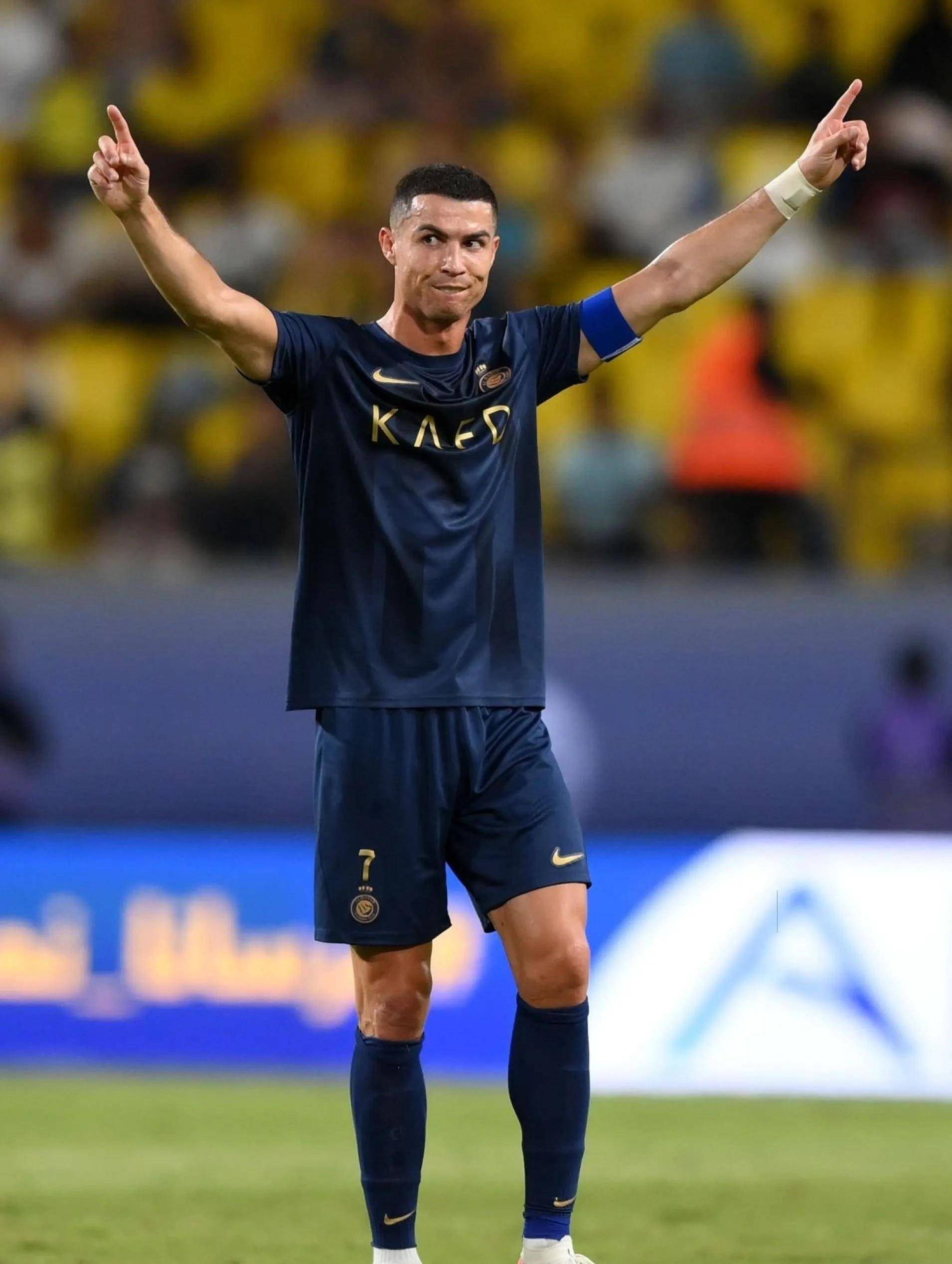 斯卢茨基：明天会竭尽全力发挥出最好的精神面貌和技战术水平