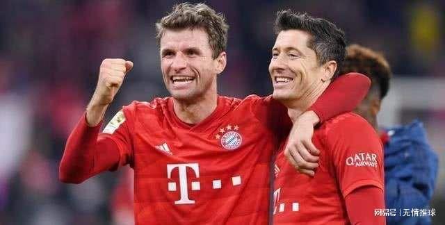 齐达内访华与樊振东互动，展现球技，赞其乒乓球成就，两人友好交流，共话皇马。