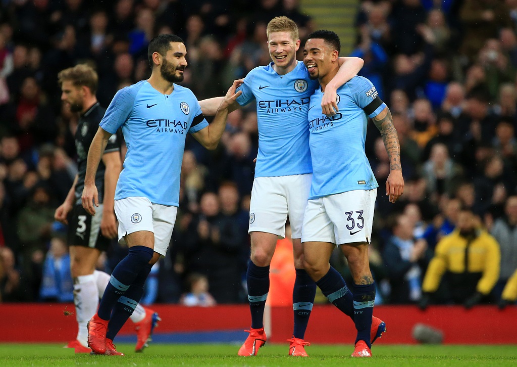 雷迪克：不认为詹姆斯需要重拾信心，他因为伤病还在追赶进度