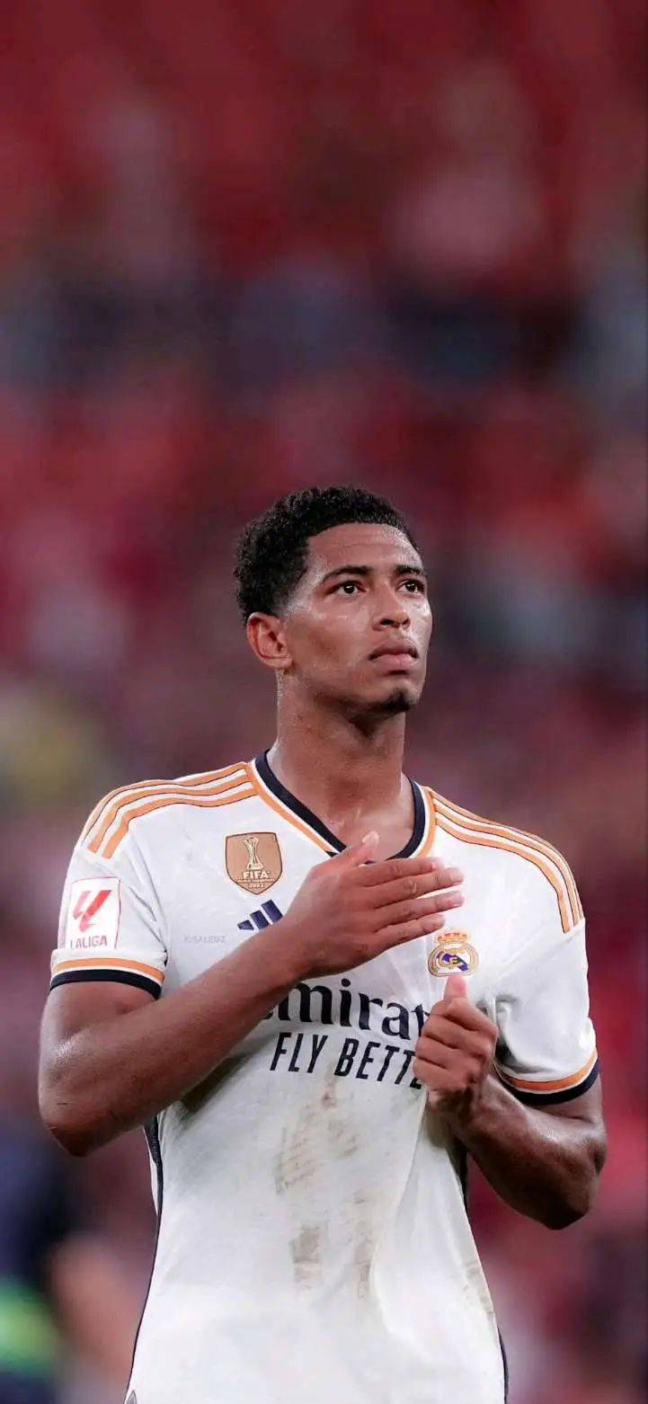 篮球勇士球星连中五记三分引全场欢呼