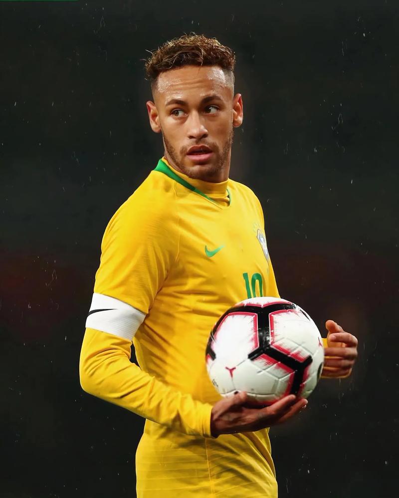 英超曼联和铁锤帮踢平，胖虎大力轰门式传球助攻达洛特种瓜得豆！