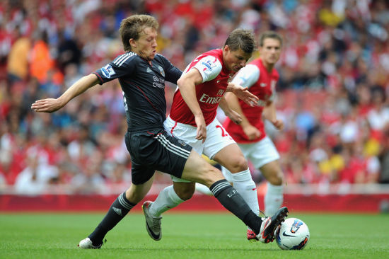 足球中超新外援亮相，身体对抗惊人