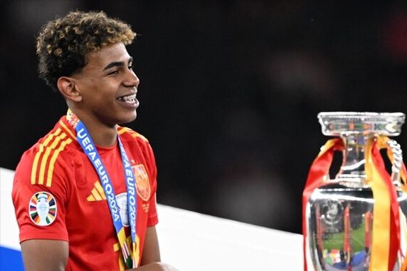 足球中超发布赛程海报，视觉效果炸裂