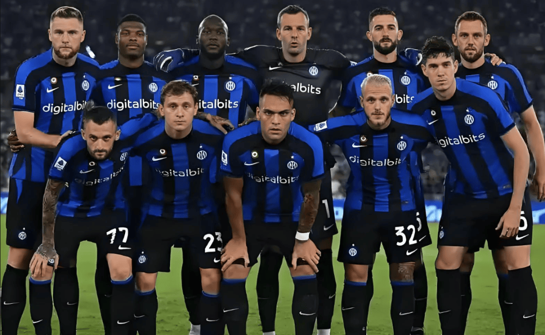 篮球CBA赛场出现冲突，裁判提前终止比赛